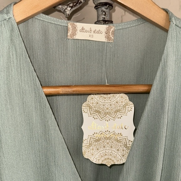 Altar’d state dress sage green lined v neck NEW XS short sleeve - Picture 3 of 5